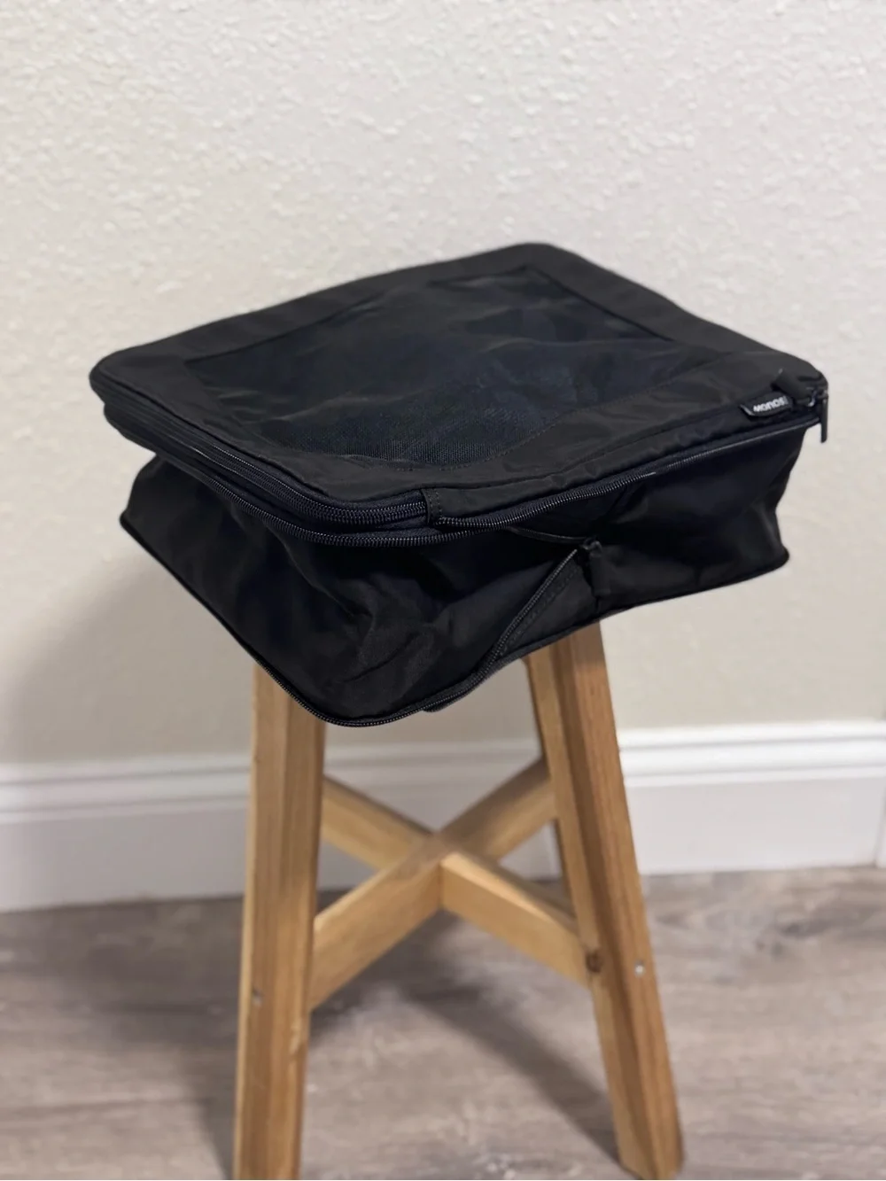 MONOS Black Compressible Packing Cubes EUC 4 Piece Set